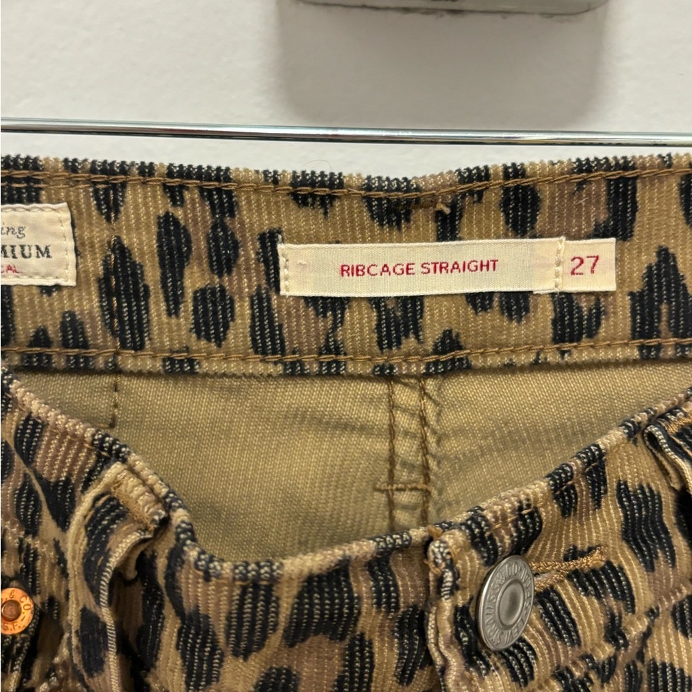 LEVI’S RIBCAGE STRAIGHT LEOPARD CORDUROYS
